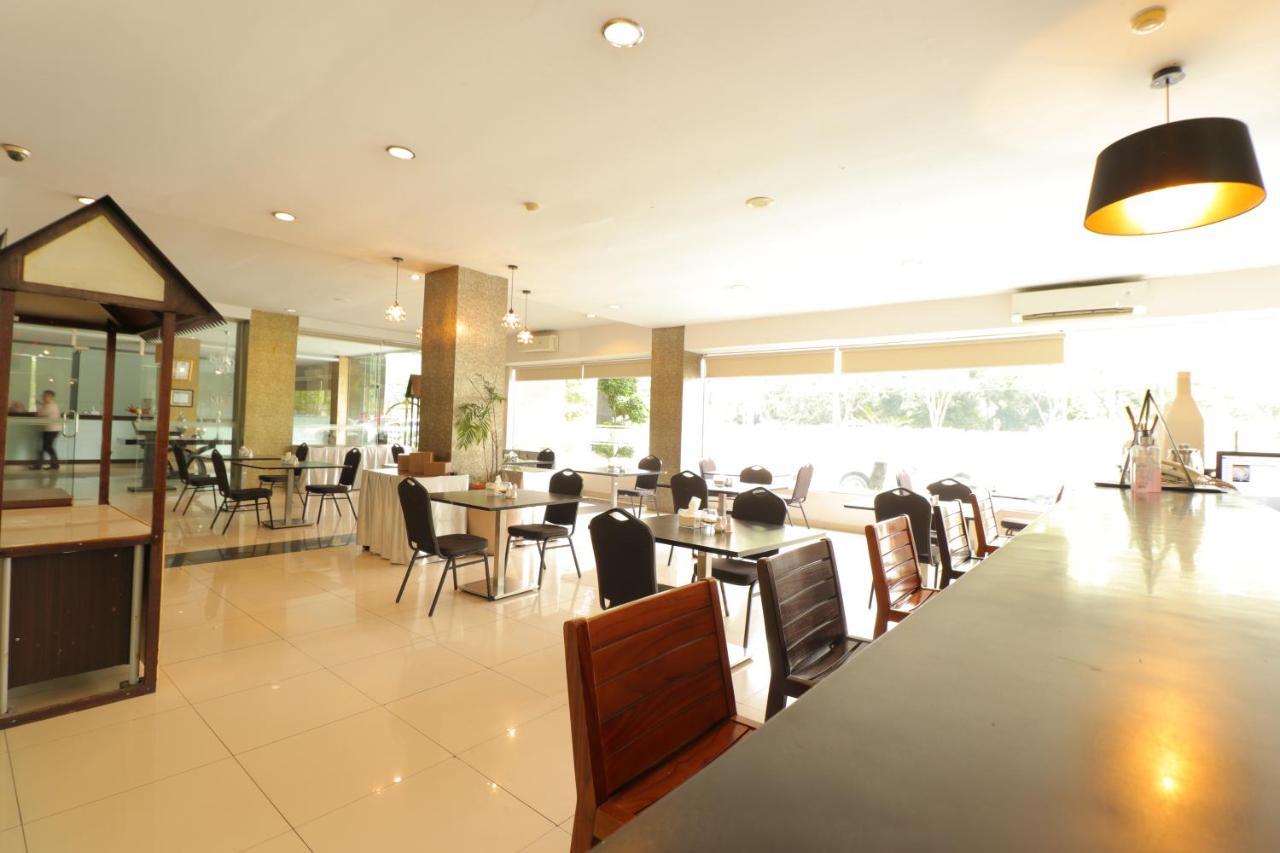 Saka Hotel Medan Sunggal Esterno foto