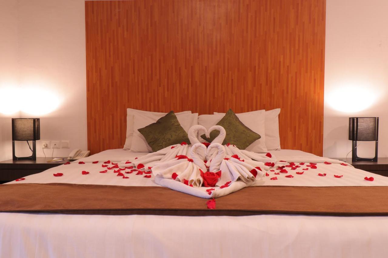 Saka Hotel Medan Sunggal Esterno foto