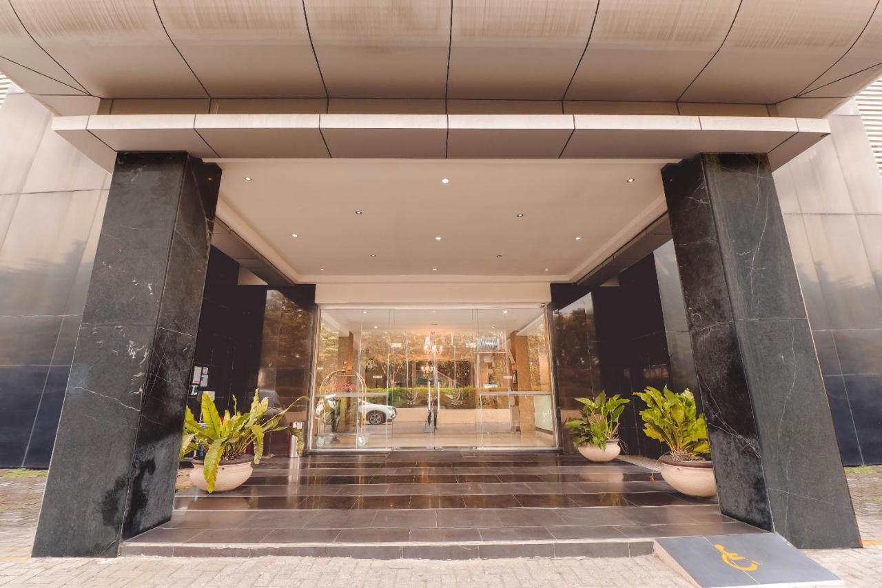 Saka Hotel Medan Sunggal Esterno foto
