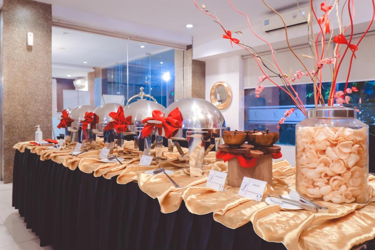 Saka Hotel Medan Sunggal Esterno foto