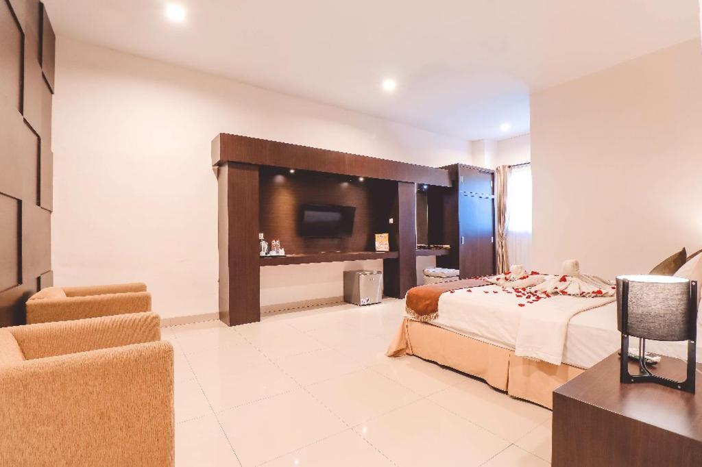 Saka Hotel Medan Sunggal Esterno foto